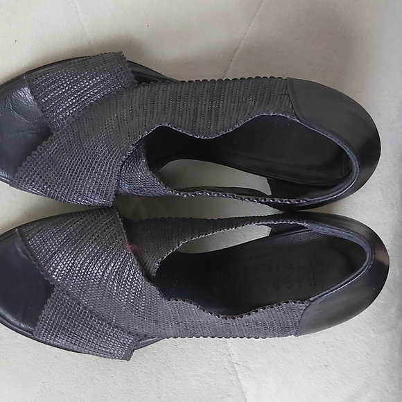 Shoes - Picture 3 of 9